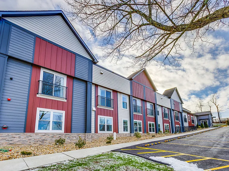 NOW LEASING - GALLERY GARDEN APTS — Photo 19