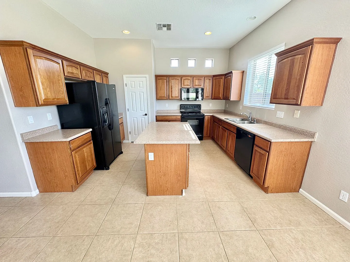 Beautiful 3 Bed + office/2.5 Bath Single Level Home! Gated Community & Close to TSMC Chip Plant — Photo 3
