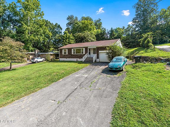 3rd image of 348 N Chilhowee Dr