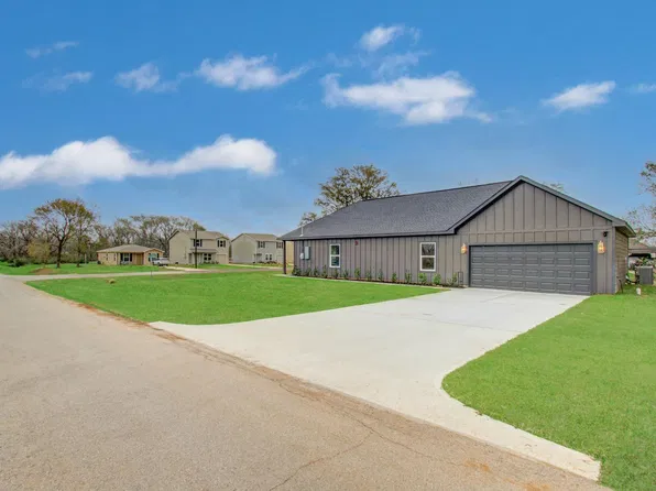 211 19th St, Hempstead, TX 77445