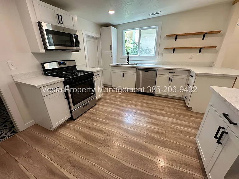 2538 Orchard Ave — Photo 9
