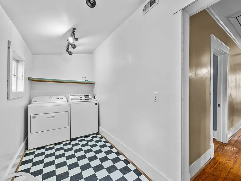 519 S 4th St — Photo 16
