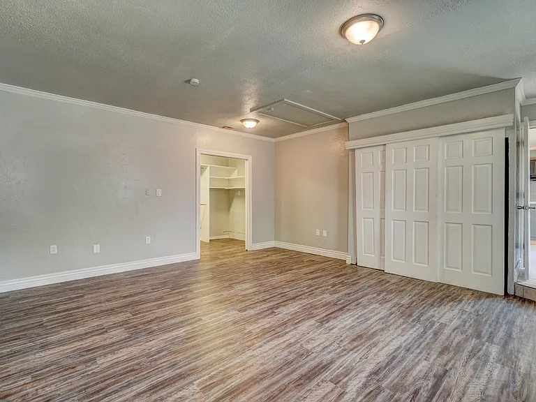 1401 Hampton Dr — Photo 18