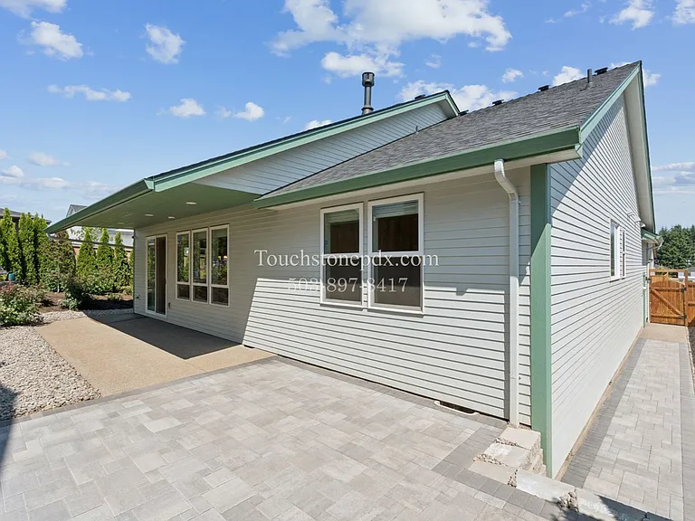 740 Jordan Elizabeth Ave SE — Photo 37