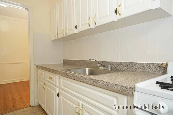 Rented by Norman Raindel, LREB | media 15