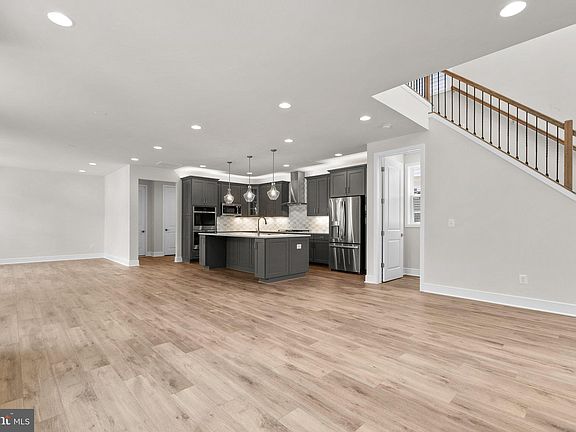 2nd image of 23139 Glenwood Heights Cir