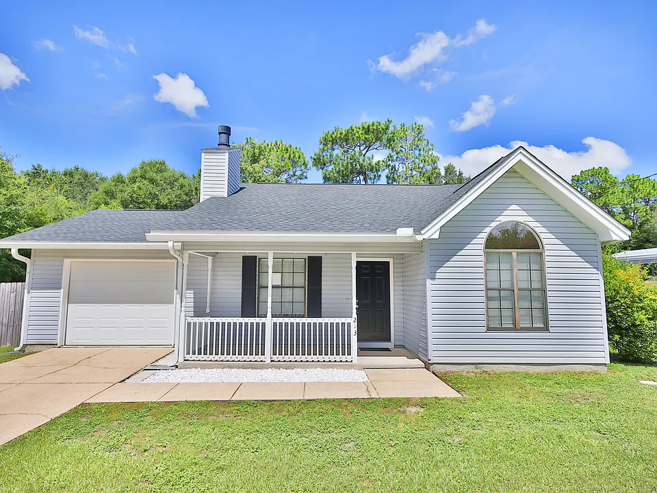 213 Walker Cir W