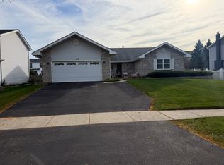 179 Farmgate Dr, Schaumburg, IL 60193