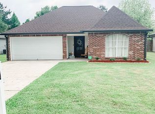 23549 S Point Dr, Denham Springs, LA 70726