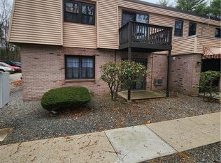 11 Apple Valley Pkwy APT 2, Smithfield, RI 02828