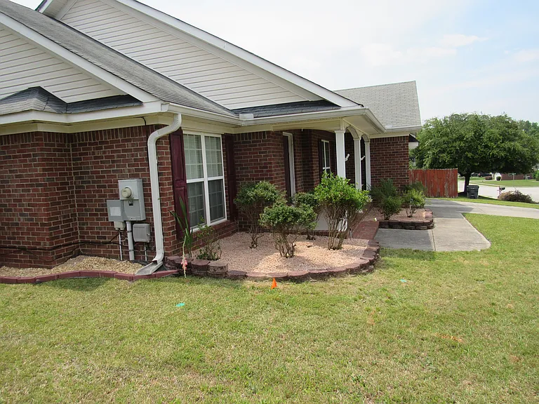 307 Starling Dr — Photo 2