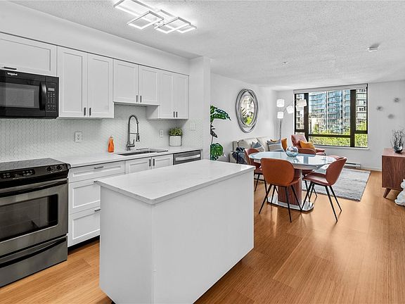 5th image of 751 Fairfield Rd #501