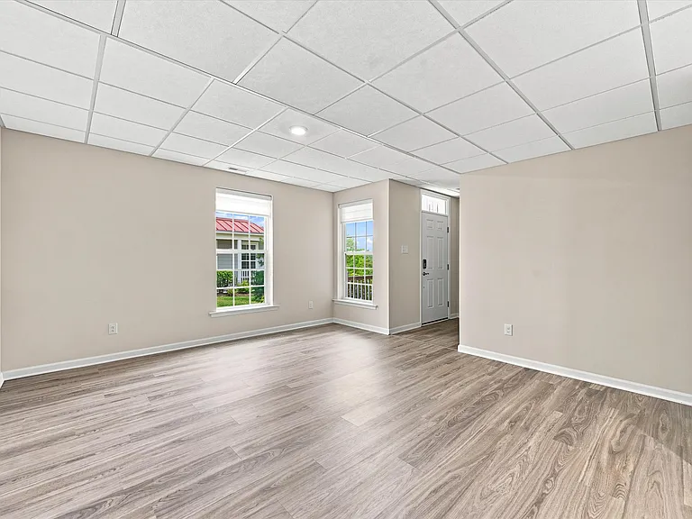 160 Shilling Ave — Photo 24