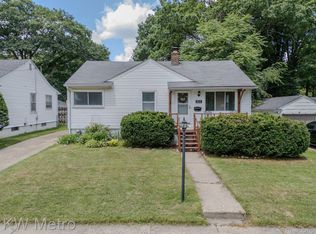 211 Lincoln Ave, Clawson, MI 48017