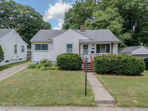 211 Lincoln Ave, Clawson, MI 48017