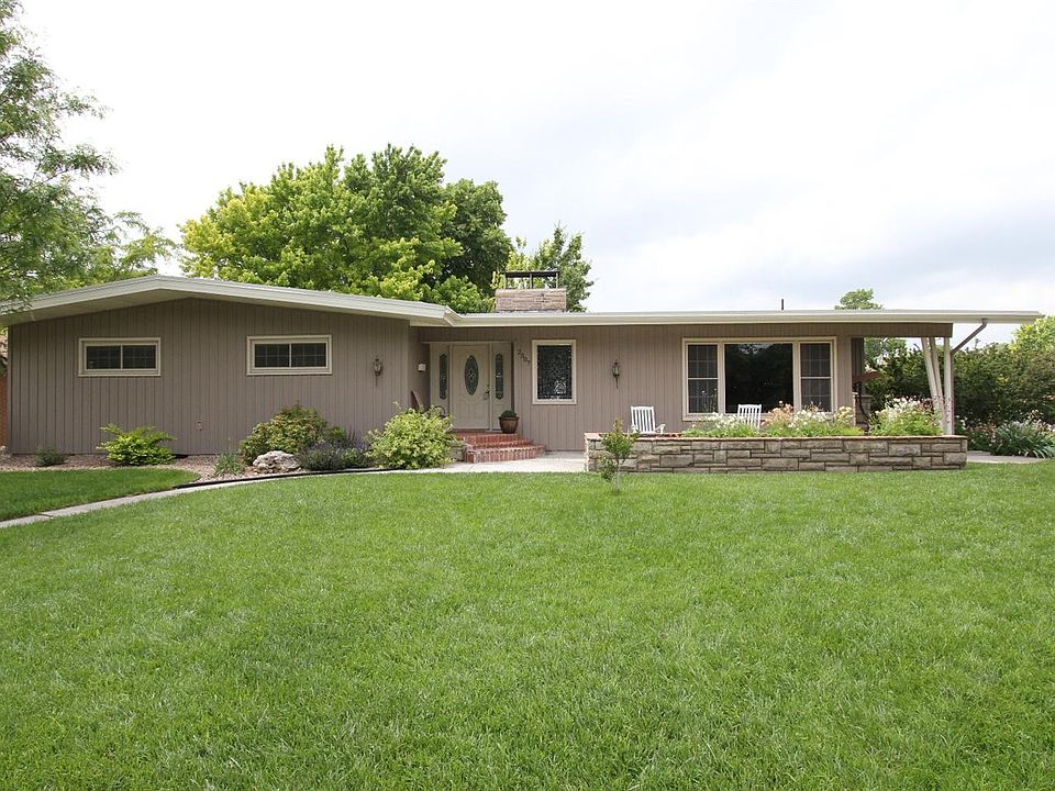 1st image of 2307 Lincoln Dr
