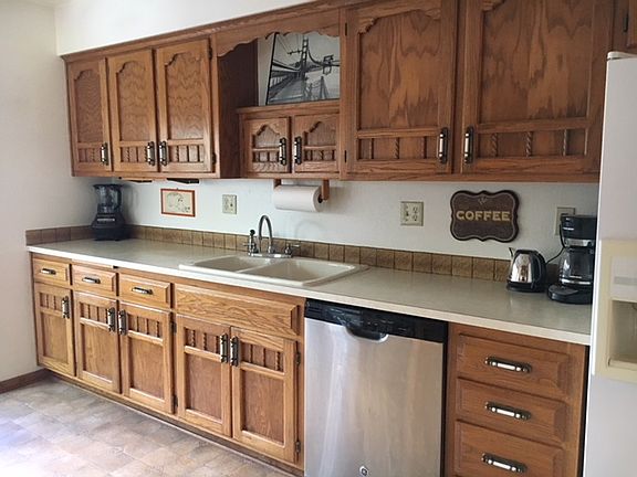 2nd image of 355 Cottonwood Ct