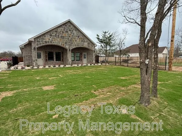 910 Fuller Ave, Cleburne, TX