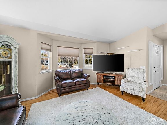 5th image of 1816 NE 3rd Street