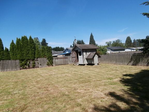 3rd image of 514 Brown St SE