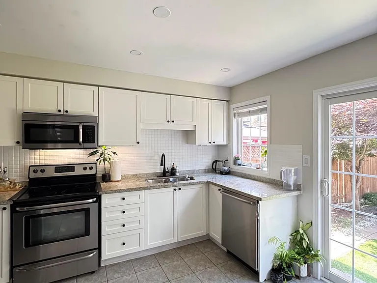 931 Gazley Cir — Photo 8