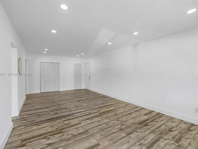 2250 Bay Dr #7 — Photo 10