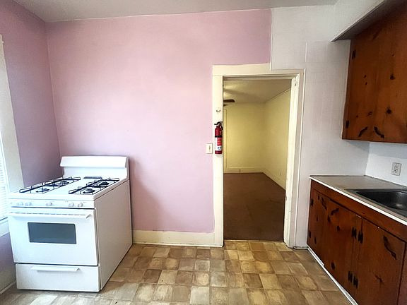 4th image of 125 NW 10th St APT 1