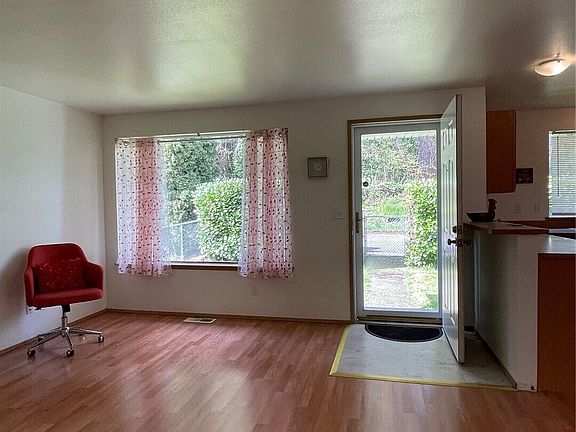 5th image of 652 ADELE Avenue