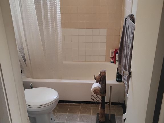 2nd image of 309 Edgewood Ave APT B