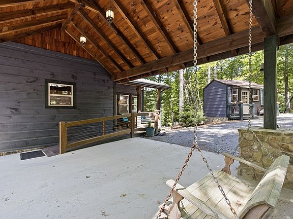 3rd image of 206 Winding Brook Trl