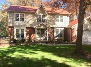 215 Spring Oaks Dr, Ballwin, MO 63011