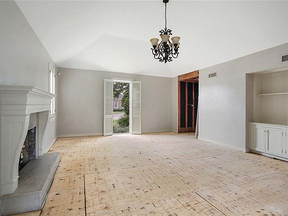 4th image of 379 Fairfield Ave