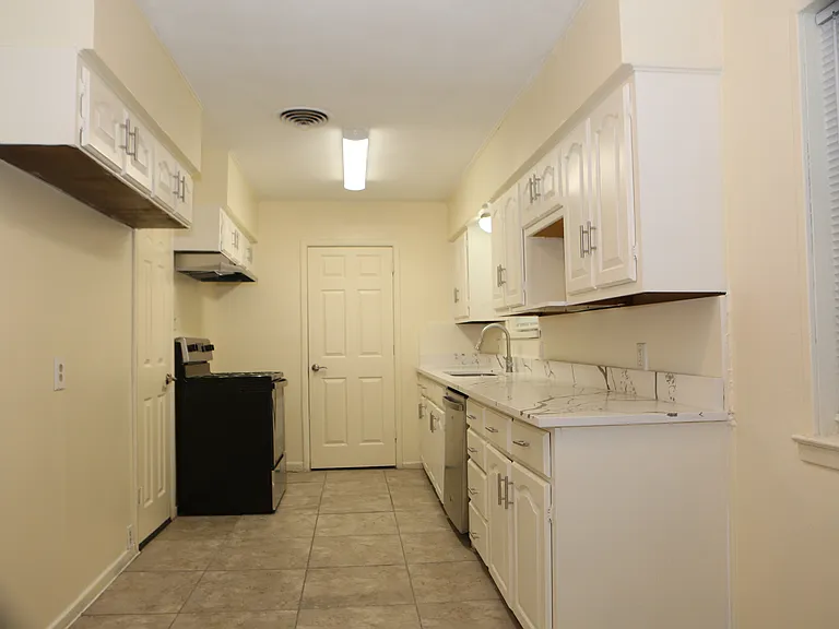 1301 Bandera Ln — Photo 12