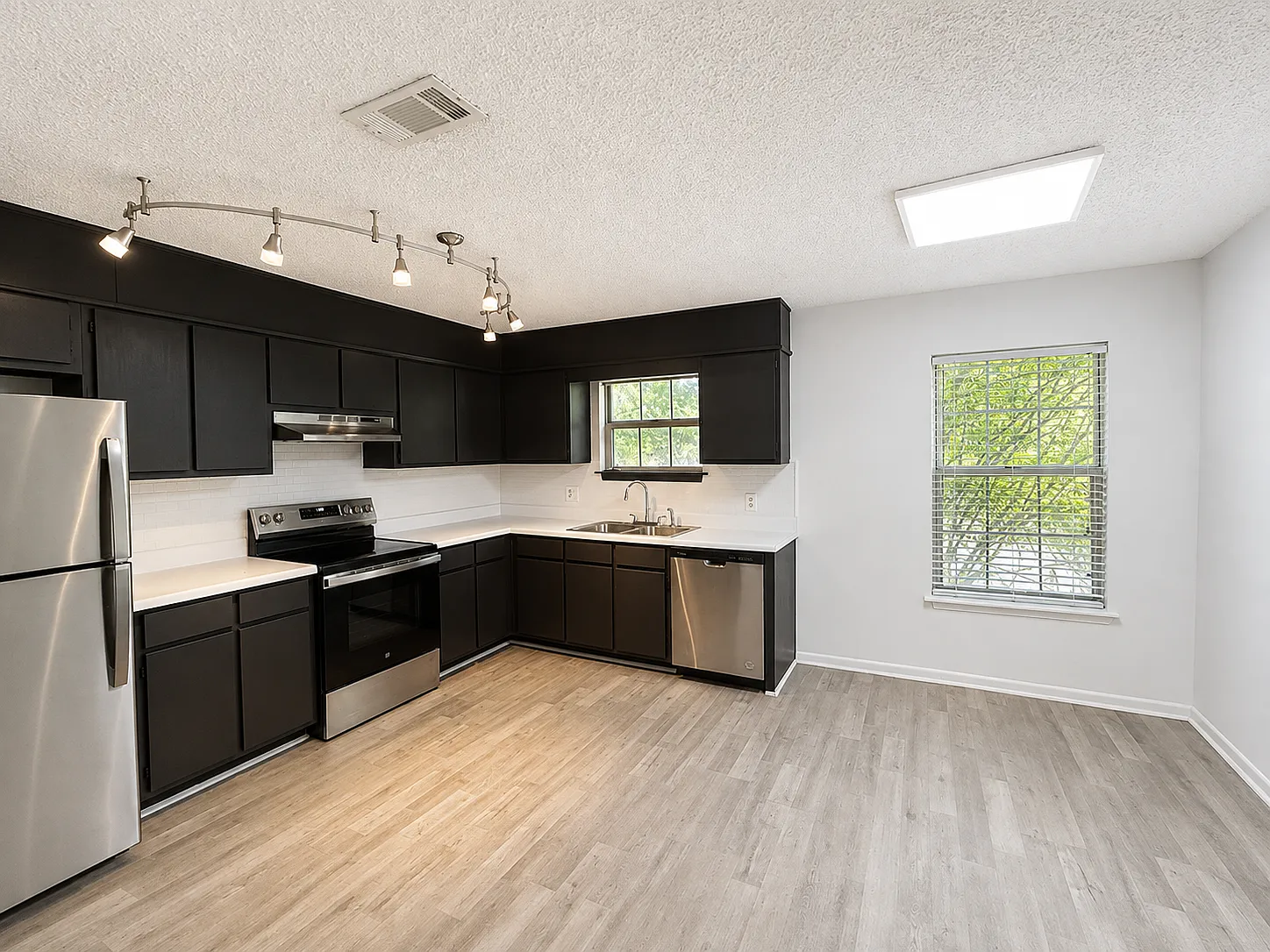 2 bed, 2.5 bath, 1152 sqft, $1,218 — Photo 1