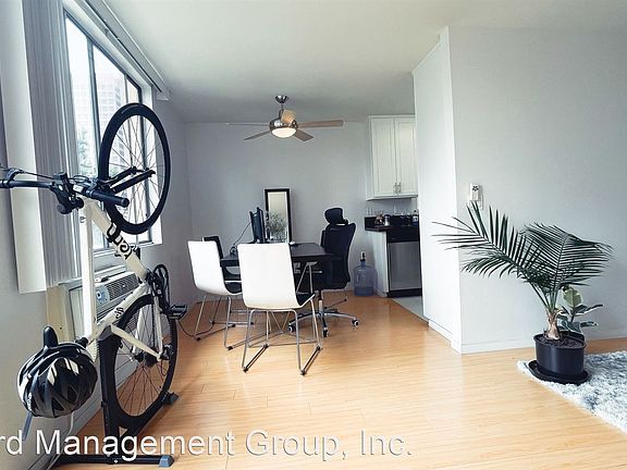5th image of 11677 Goshen Ave #300