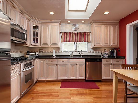 4th image of 33 Cambridge Ave