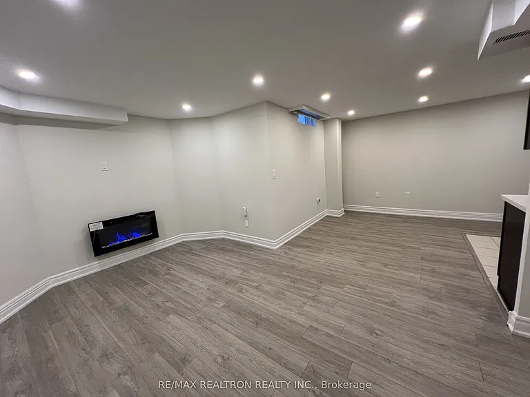 42 Butterfield Cres #LOWER A — Photo 5