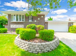 19612 Lake Park Dr, Lynwood, IL