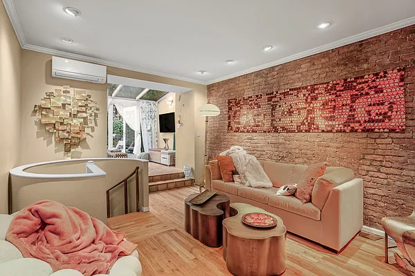 Sold by Tosh Marks Property Group | media 18