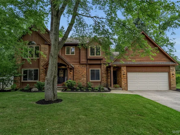 10 E Pinelake Dr, Williamsville, NY 14221