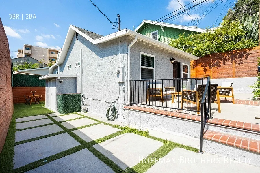 2210 Clinton St, Los Angeles, CA 90026 — Photo 3