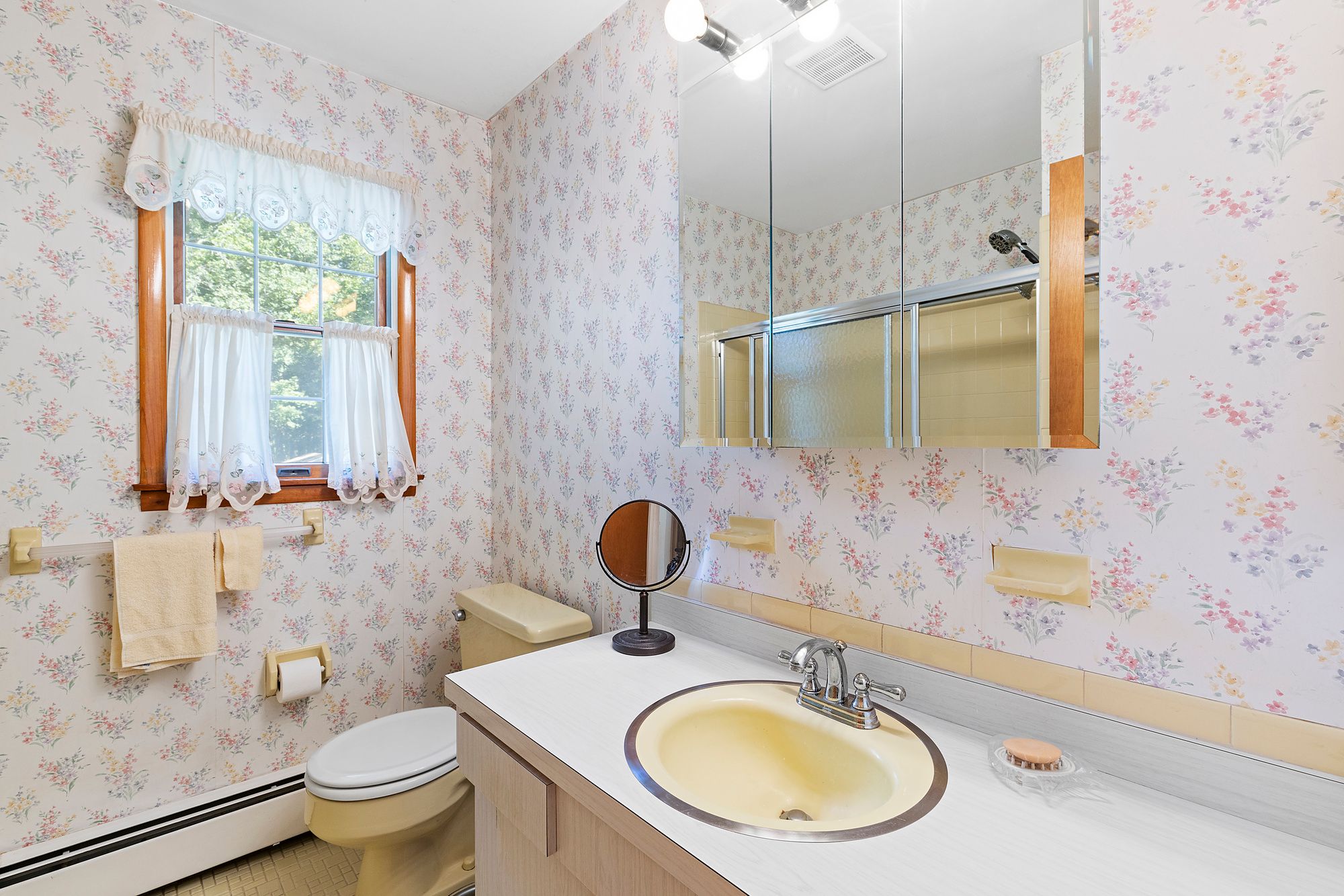 2095 New Suffolk Ave in Mattituck Out East