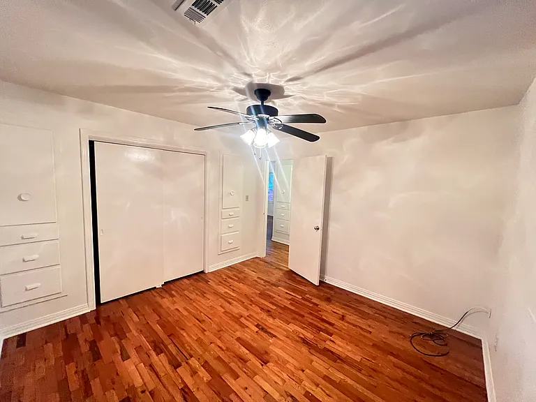 2124 W Wedington Dr — Photo 6