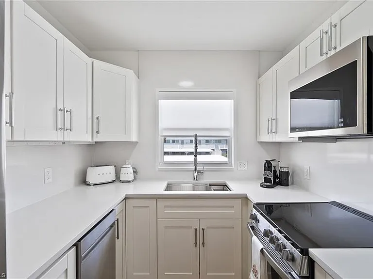 410 Broad Ave S #H-410 — Photo 2