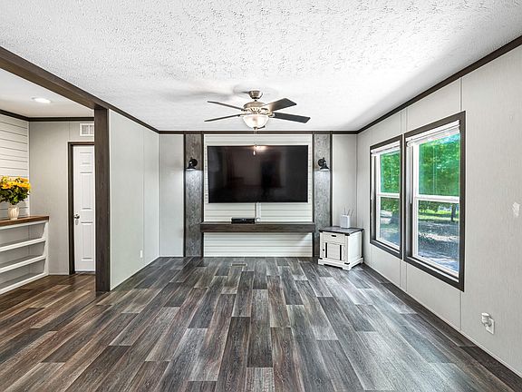 2nd image of 1047 Jim Bob Ln