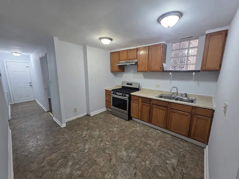 4818 W 28th St #1F — Photo 2