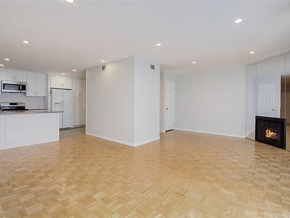 2nd image of 4189 Vineland Ave Unit 104
