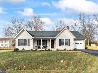 180 Ambler Ln, Falling Waters, WV 25419