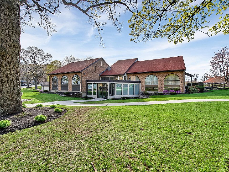 Amenity Center