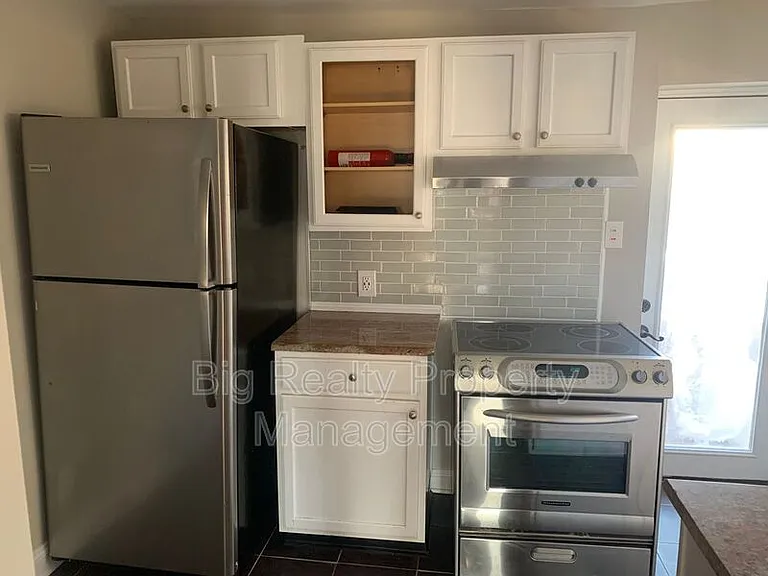 457 Walnut St — Photo 8